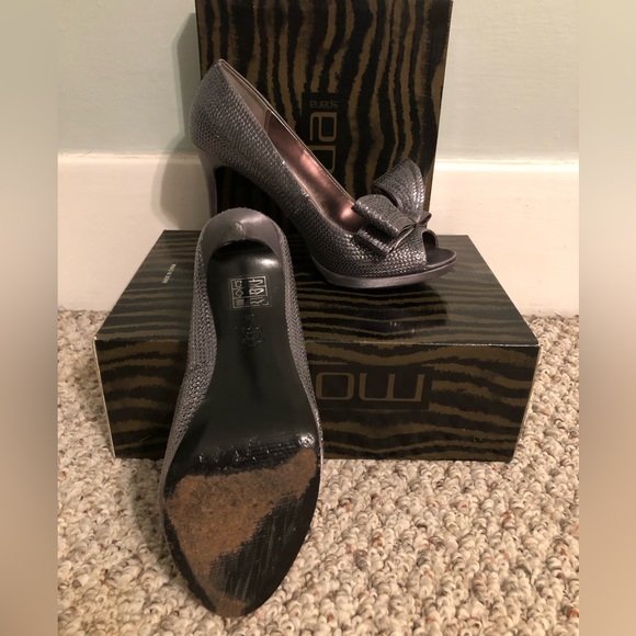 Moda Spana Satin & Sequin “Chase” Peep-toe Pumps  - Grey Size 8 M - Picture 4 of 5